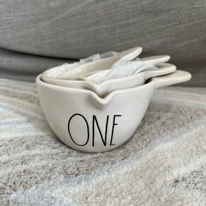 Rae Dunn Measuring Cups 💕